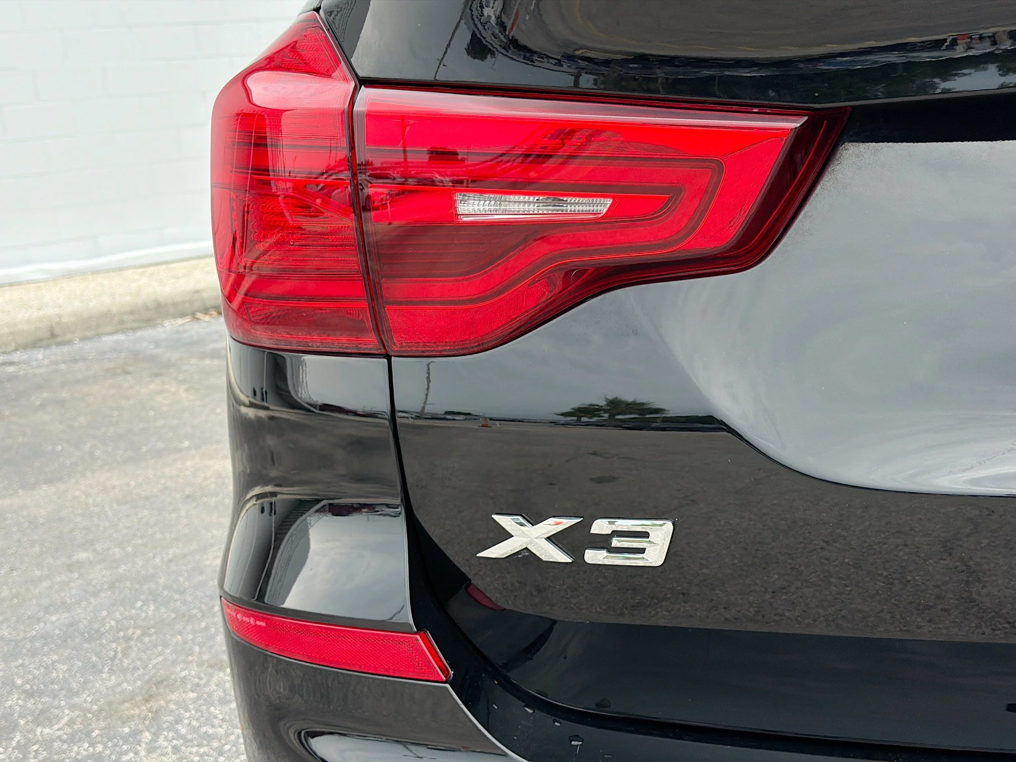 Used 2019 Jet Black BMW sDrive30i image 10