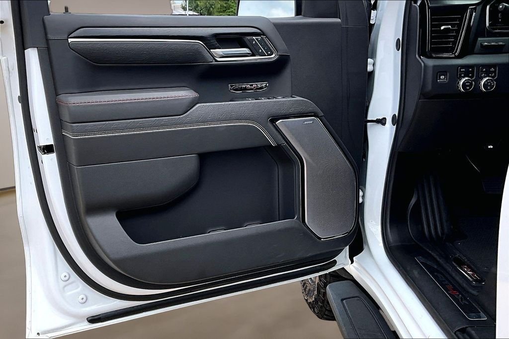 Used 2024 White GMC AT4X image 18