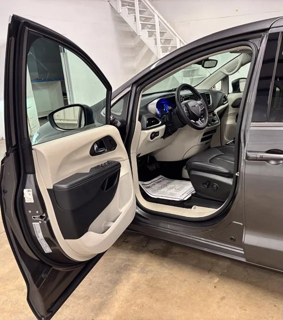 Used 2023 Gray Chrysler Touring L image 22