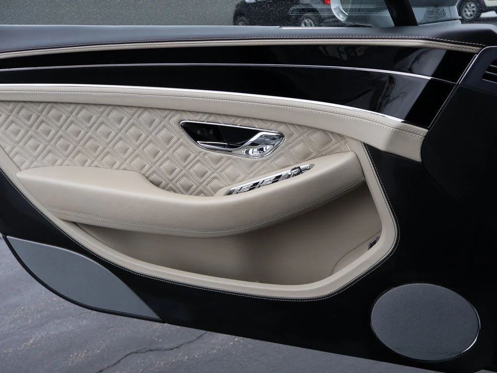 Used 2022 Cambrian Gray Metallic Bentley V8 image 38