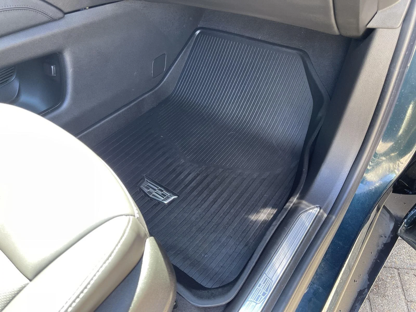 Used 2024 Emerald Lake Metallic Cadillac Sport image 41