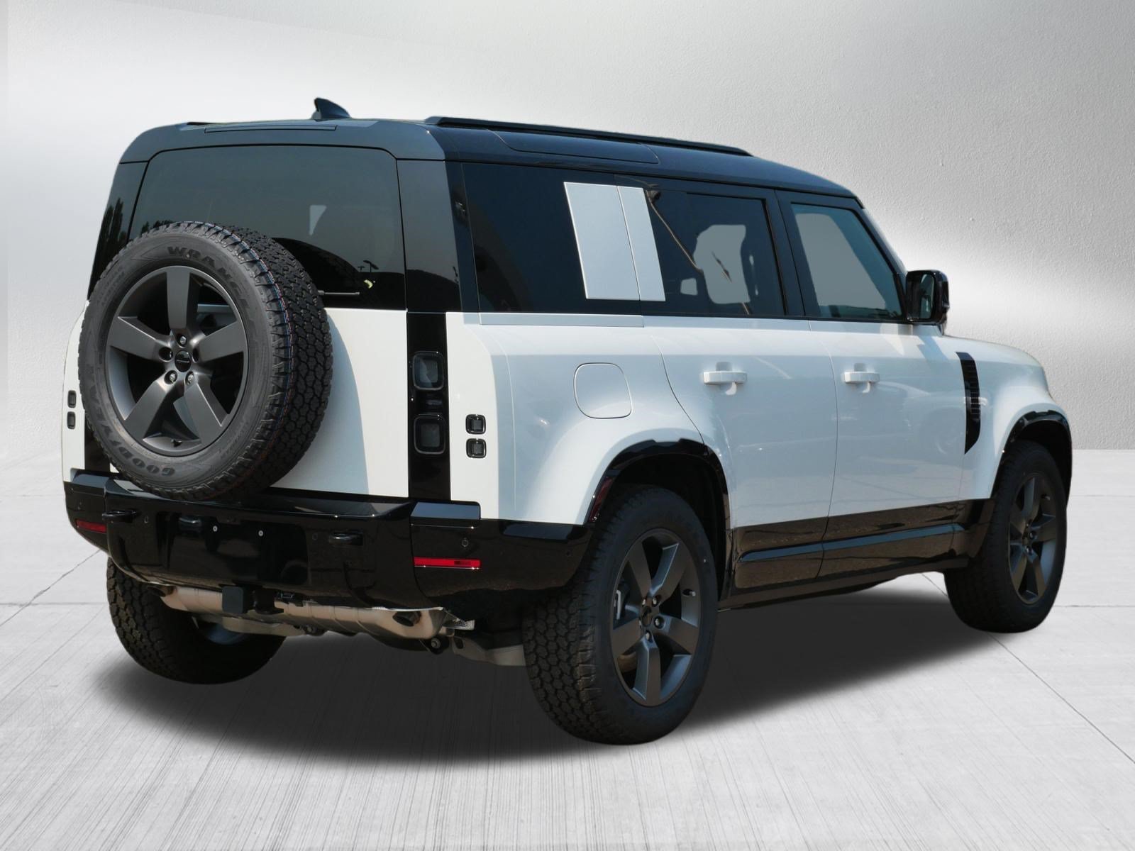 New 2026 Fuji White Land Rover X-Dynamic SE image 2