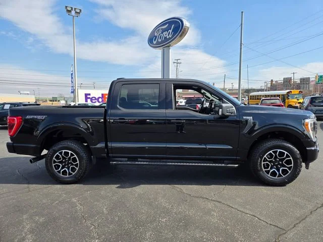 Used 2023 Black Ford XLT image 9