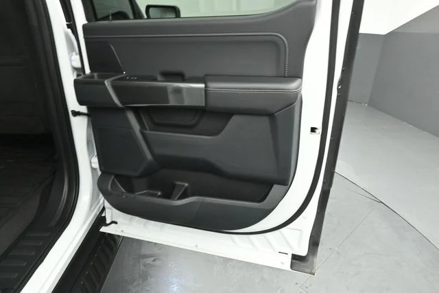 Certified Used 2023 Oxford White Ford XLT image 28