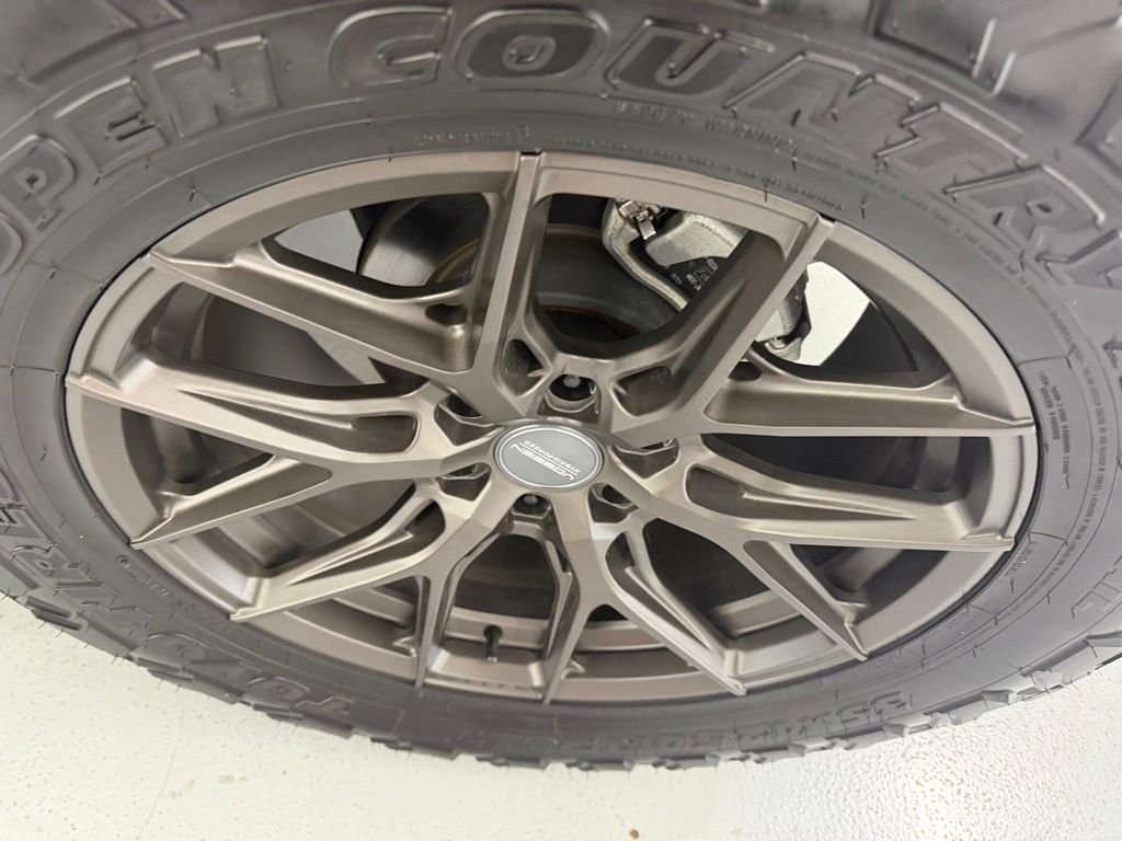 Used 2023 Gray Ford Wildtrak image 13
