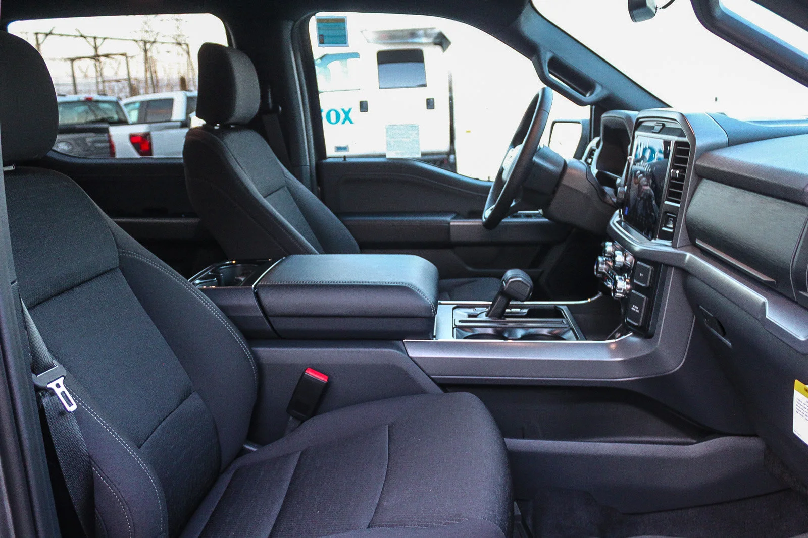 New 2026 Oxford White Ford XLT image 19