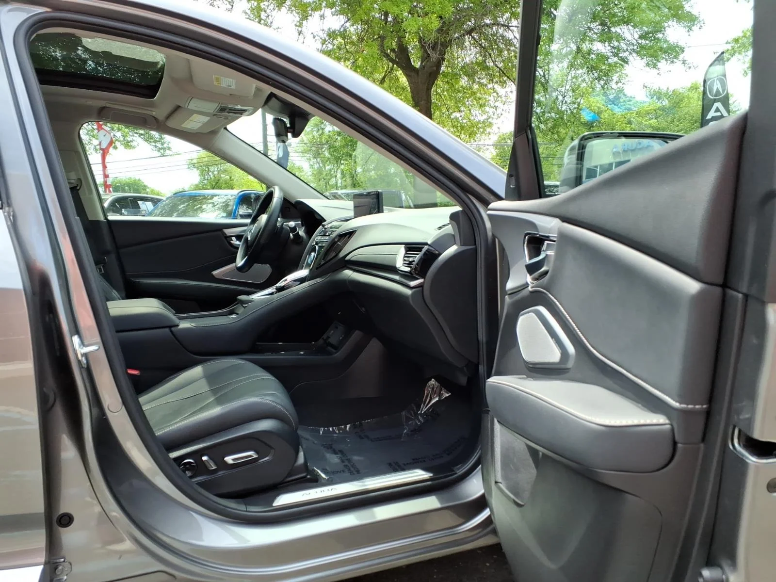Used 2024 Liquid Carbon Metallic Acura SH-AWD TECH image 11