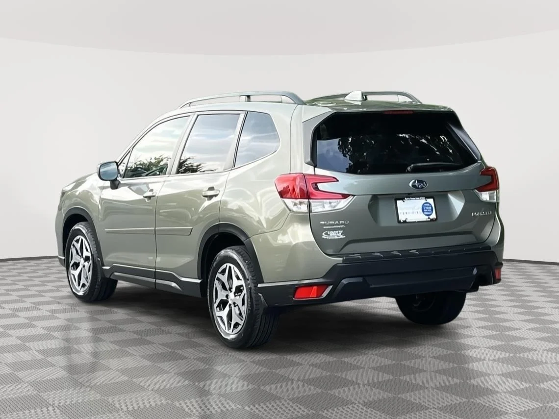 Used 2019 Jasper Green Metallic Subaru Premium image 7