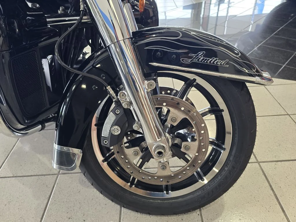Used 2016 Crystal Black Pearl Harley-Davidson  image 6