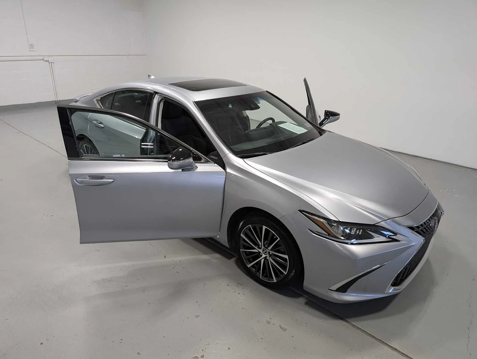 Used 2023 Iridium Lexus  image 15