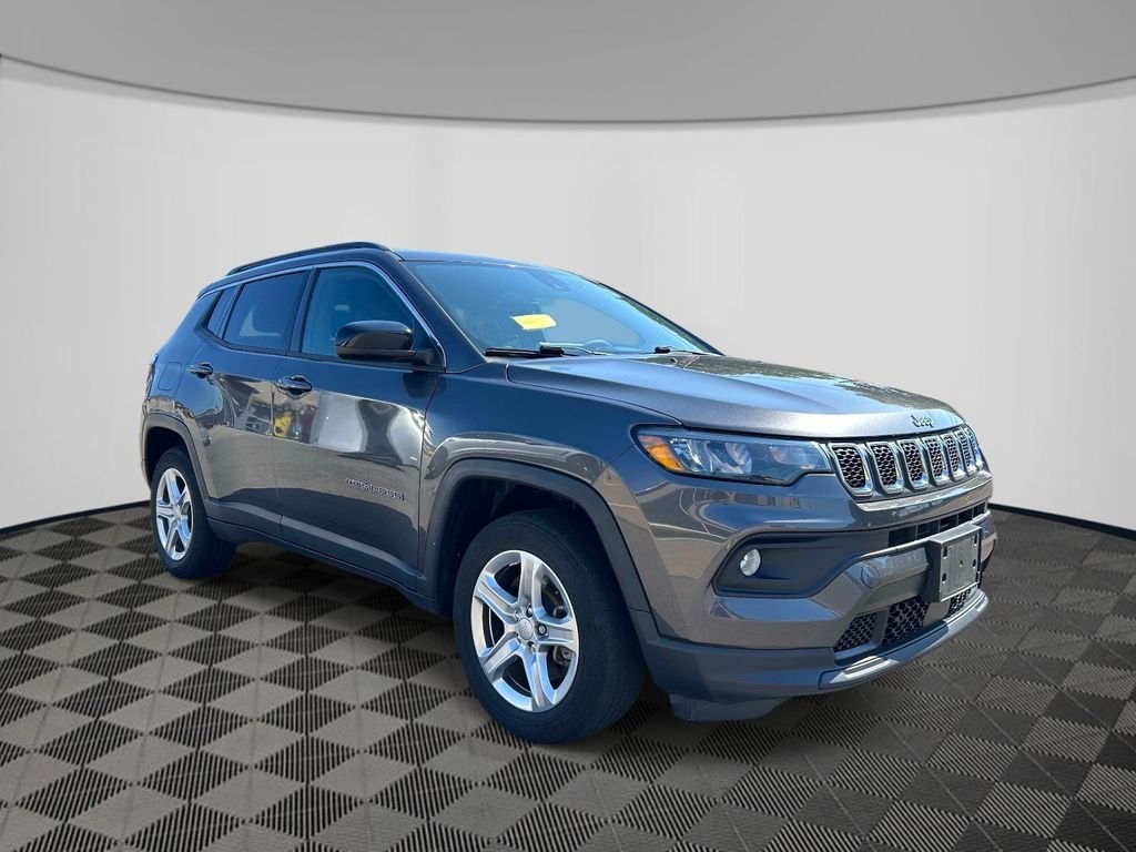 Used 2023 Gray Jeep Latitude image 7