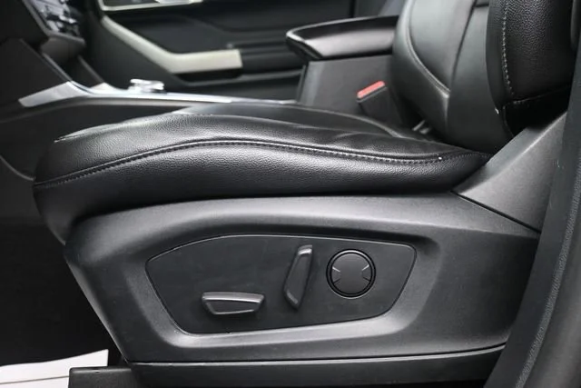 Used 2020 Agate Black Metal Ford XLT image 11