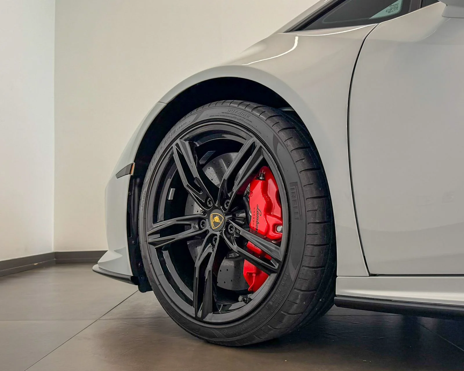 Used 2022  Lamborghini Base image 52