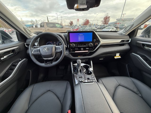 New 2026 Wind Chill Pearl <sup>1</sup> Toyota Platinum image 16