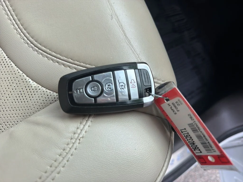Used 2023 White Ford Platinum image 37