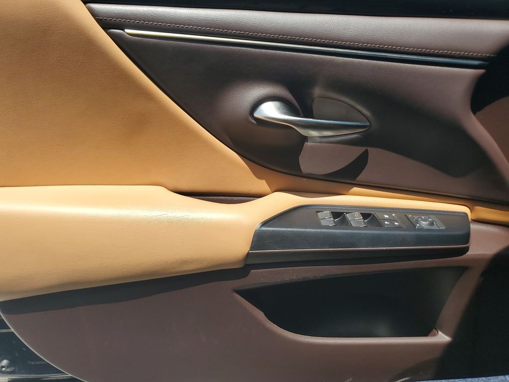 Used 2021 Black Lexus 350 image 18