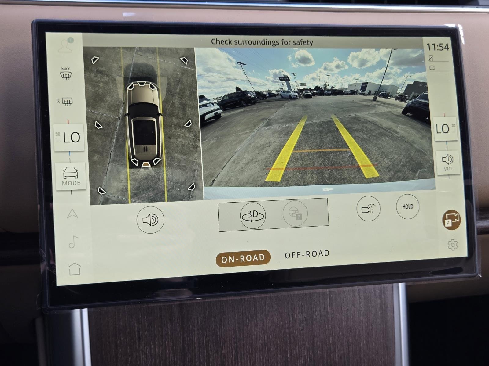 New 2025 Fuji White Land Rover SE image 21