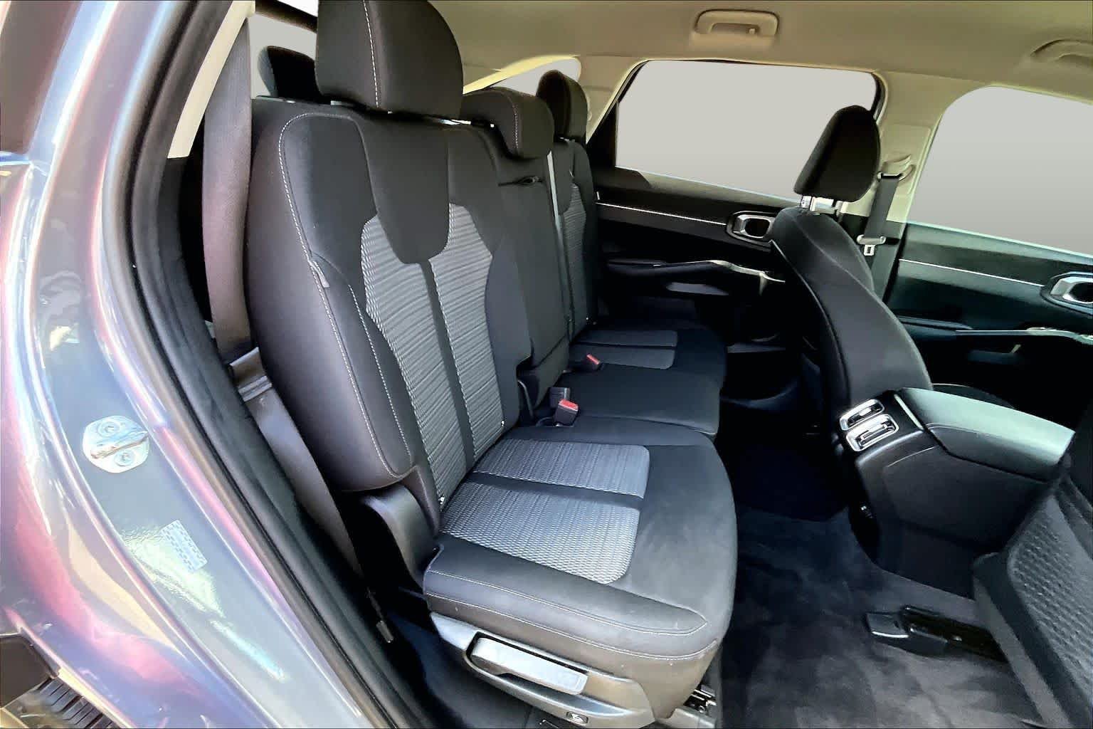 Used 2025 Everlasting Silver Kia LX image 23