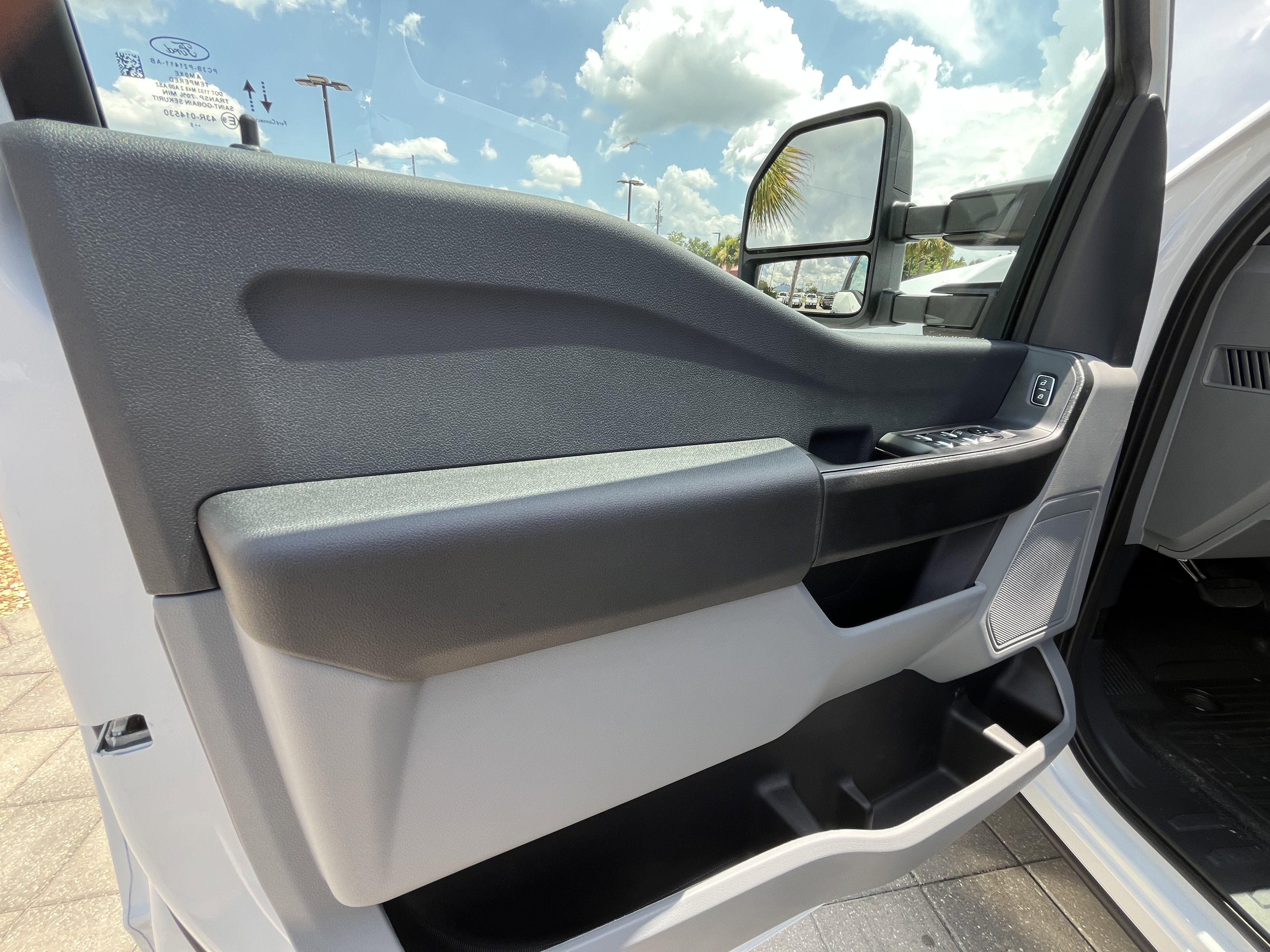 2025 Ford F-350 Super Duty Chassis Cab XL - Photo 12