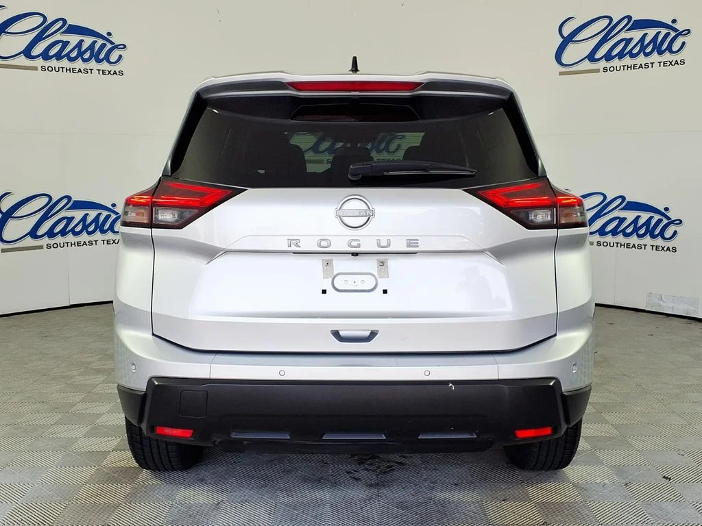 Used 2024 Silver Nissan S image 4