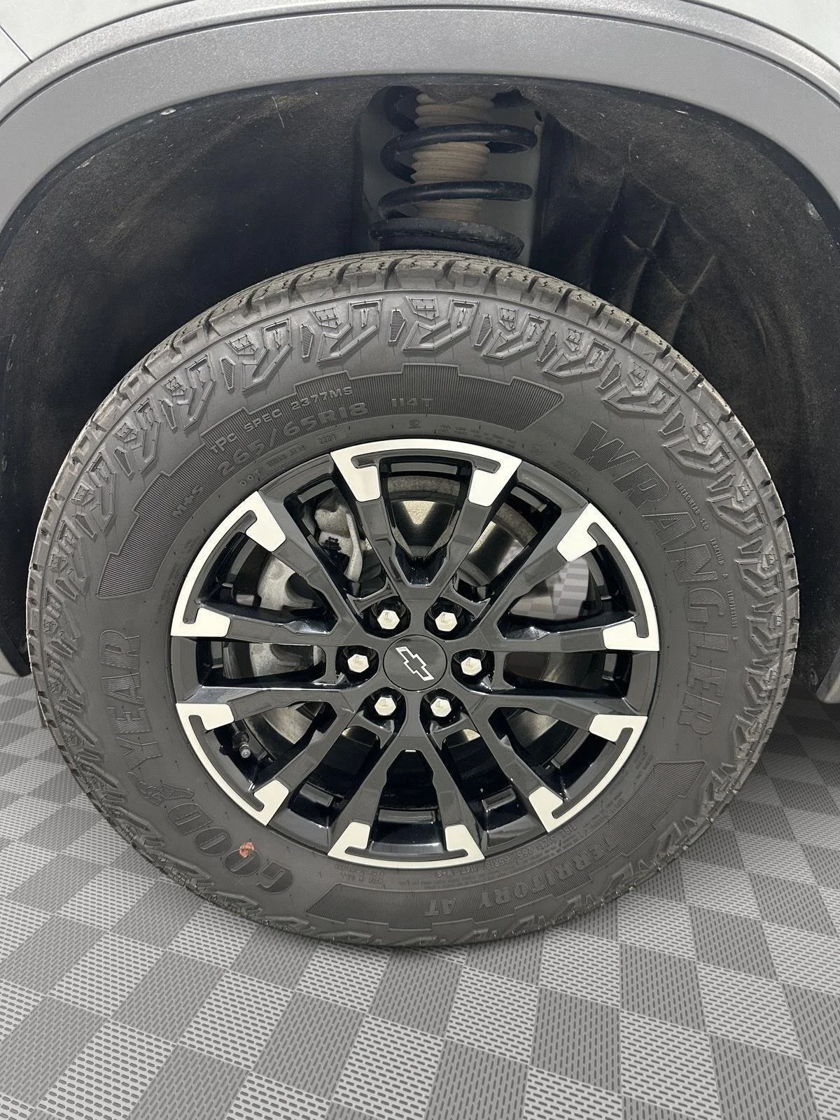 Used 2024 Sterling Gray Metallic Chevrolet Z71 image 28