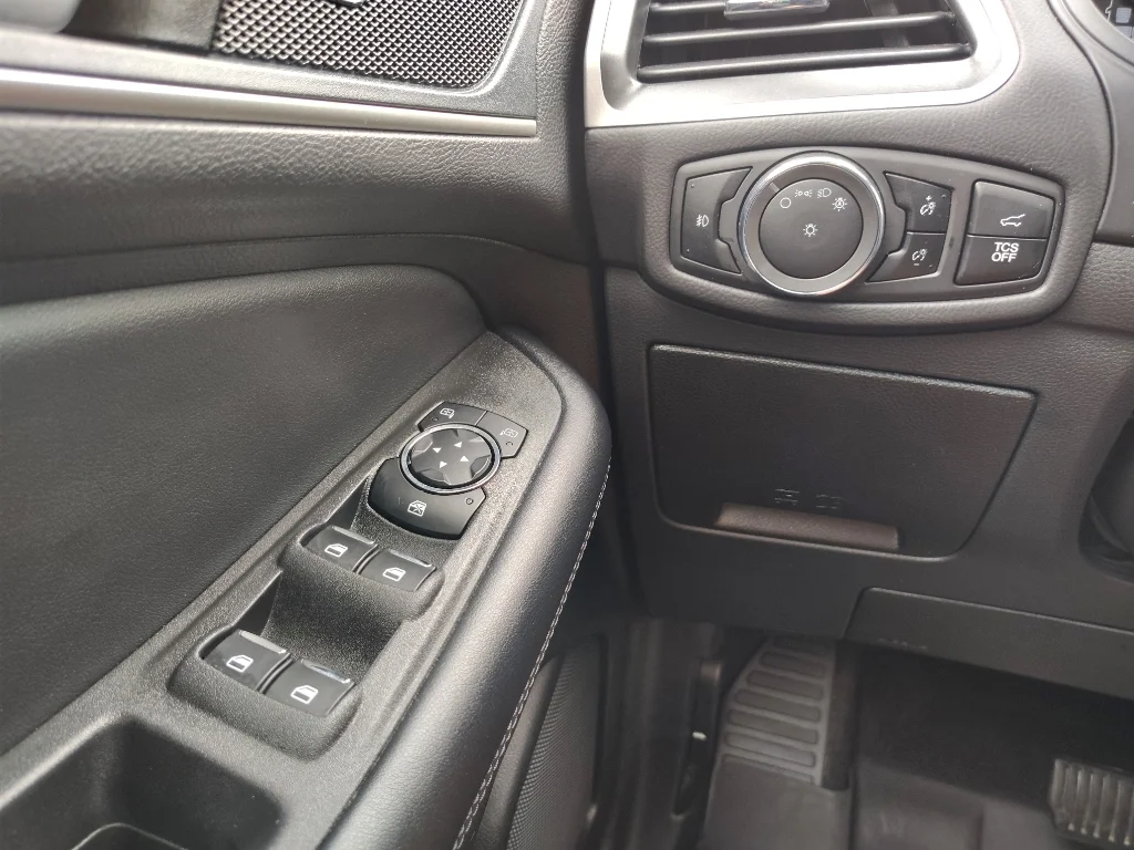 Used 2024 Agate Black Metallic Ford SEL image 15
