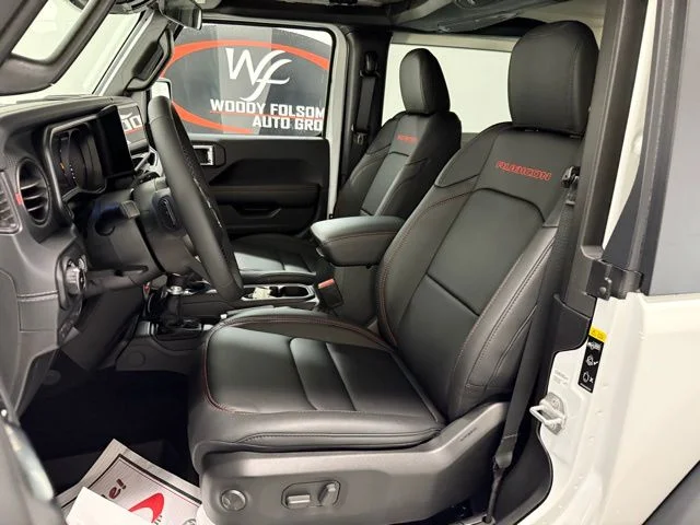 New 2025 Bright White Clear-Coat Exterior Paint Jeep Rubicon image 11