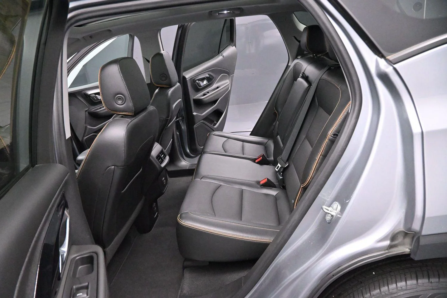 Used 2023 Sterling Metallic GMC AT4 image 33