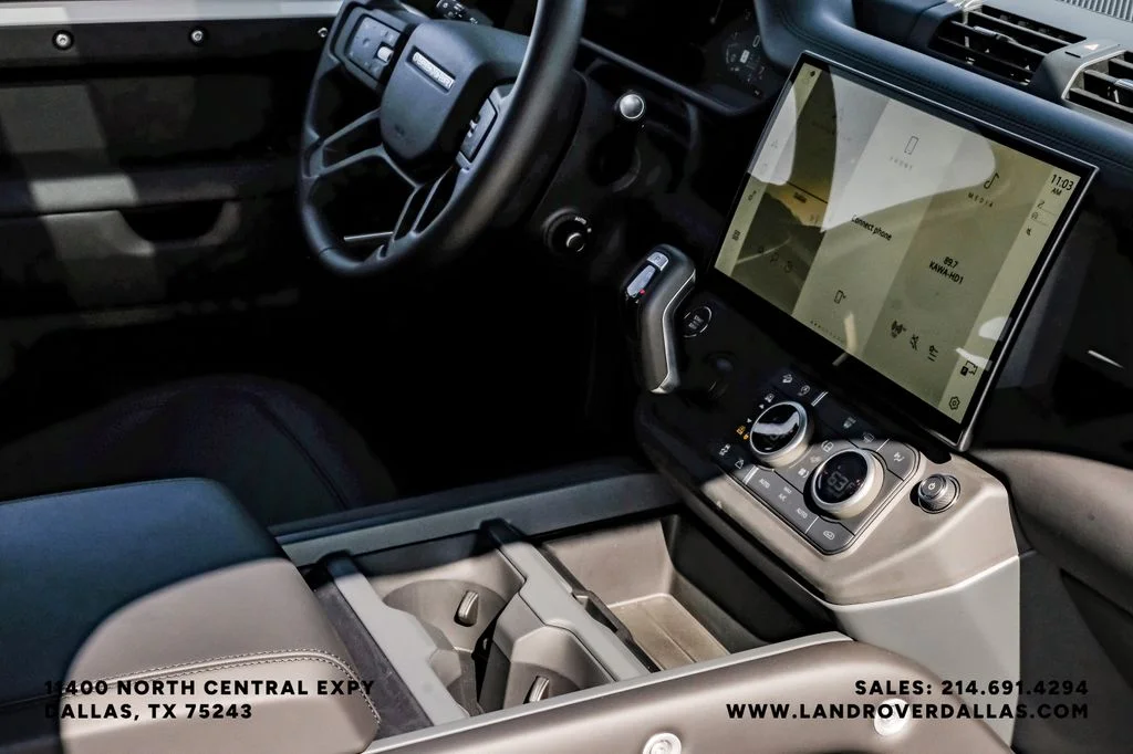New 2026 Fuji White Land Rover X-Dynamic SE image 22