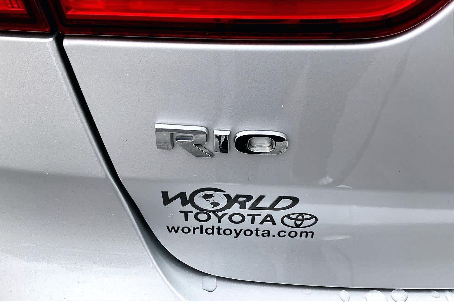 Used 2016 Bright Silver Metallic Kia LX image 10