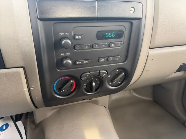Used 2004 White GMC Fleet image 17