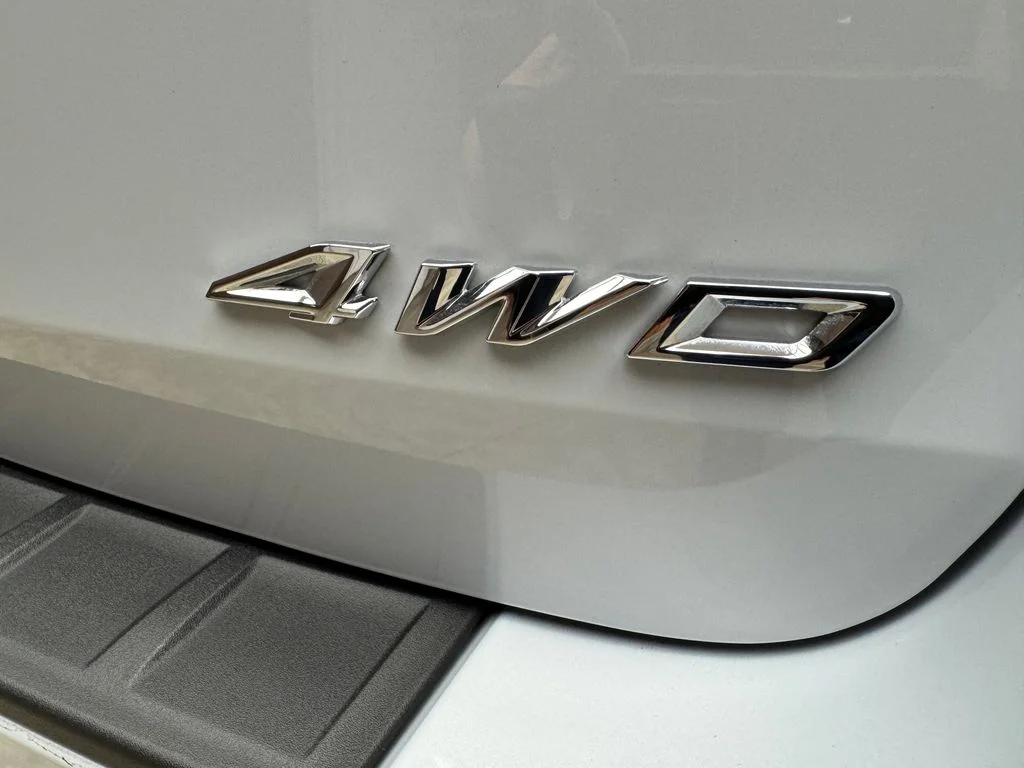 New 2026 Space White Metallic Ford ST-Line image 3