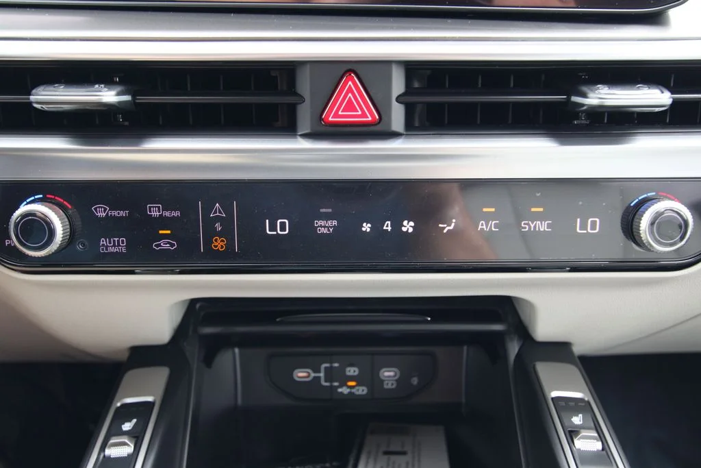 New 2026 Snow White Pearl Kia EX image 32