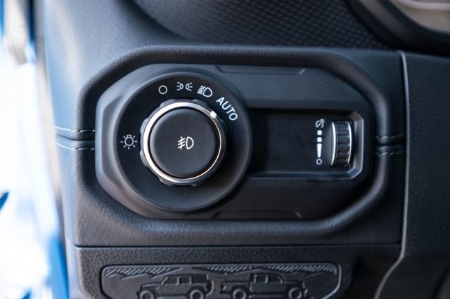 Used 2024 Blue Pearl Jeep Rubicon image 25