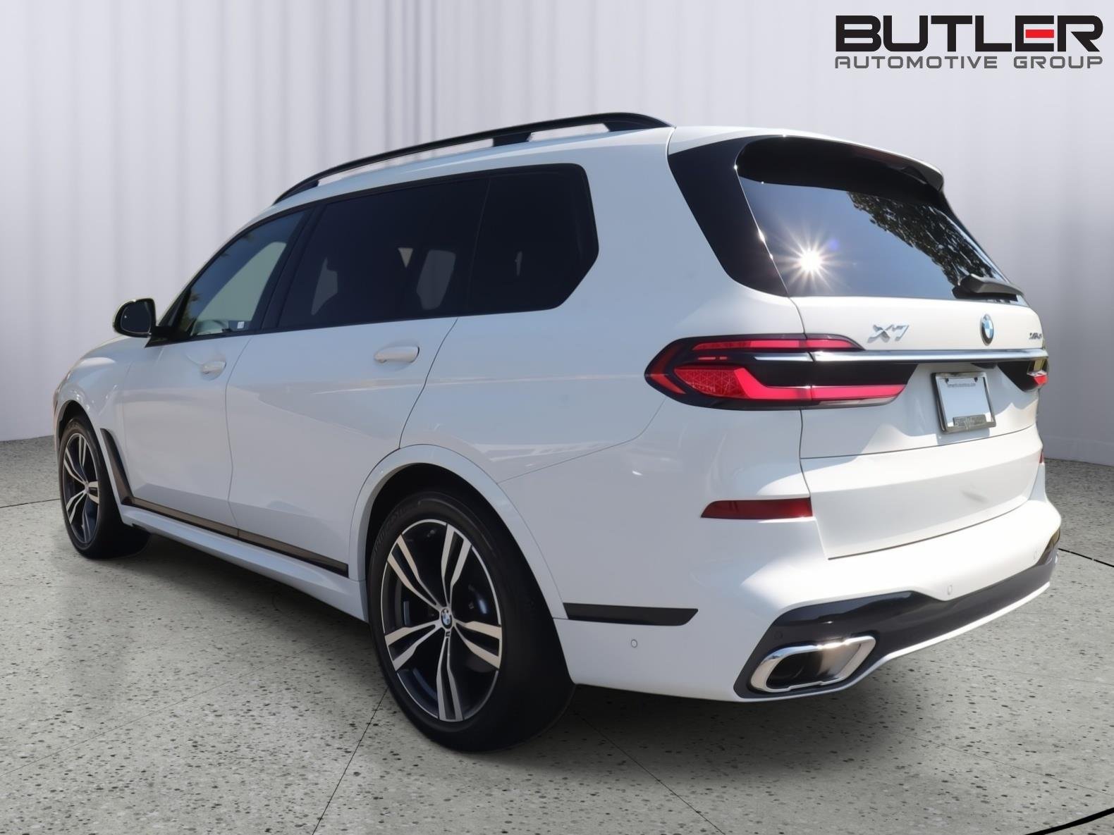 Used 2024 Alpine White BMW xDrive40i image 4