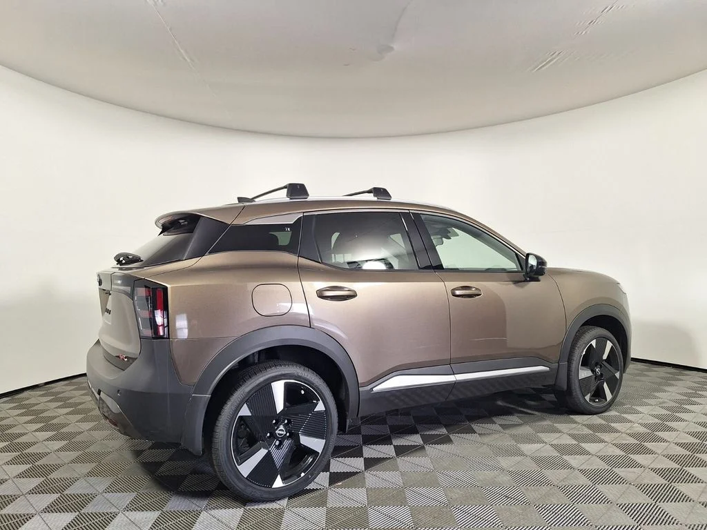 Used 2026 Bronze Metallic Nissan SR image 5