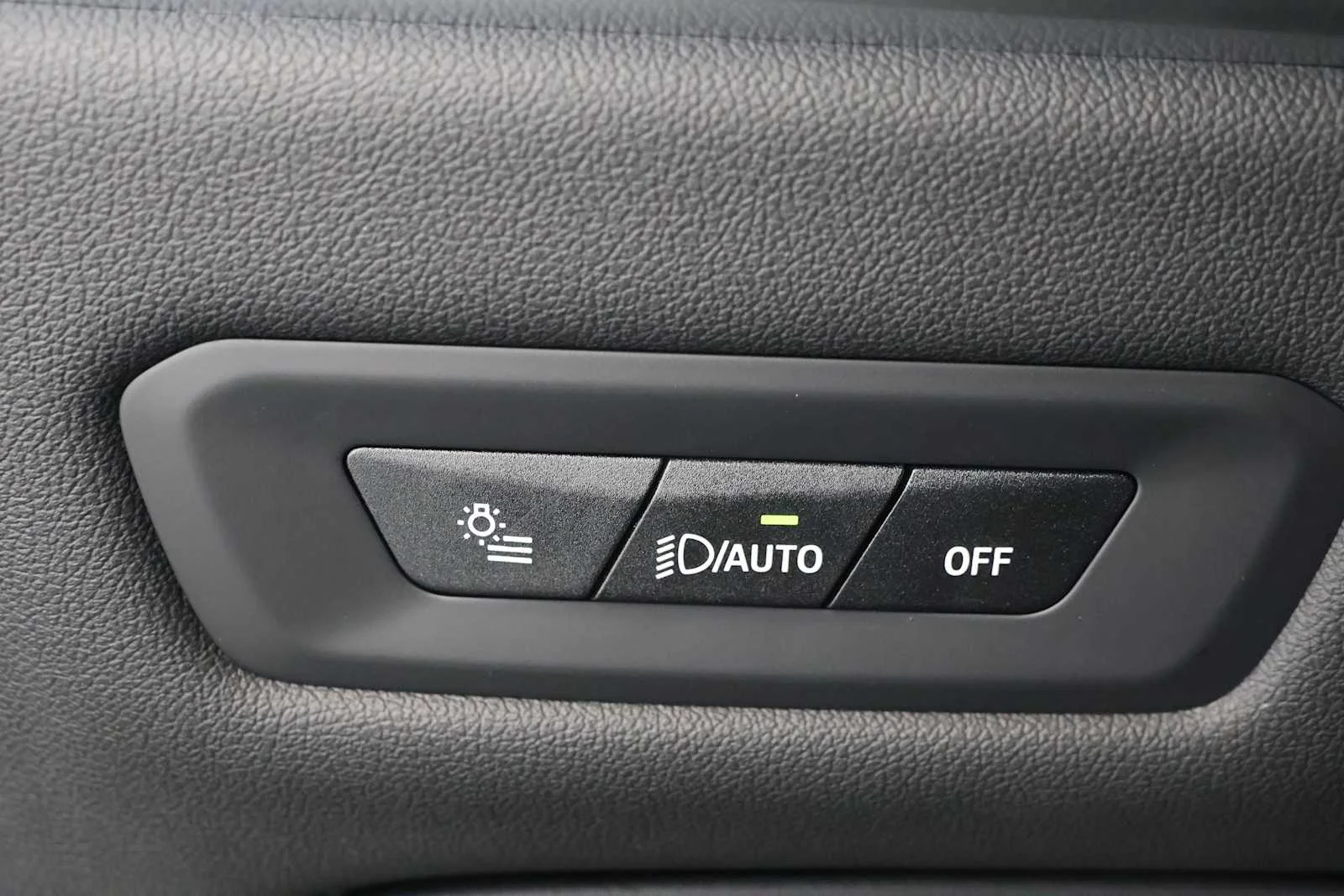 Certified Used 2026 Alpine White BMW sDrive40i image 17
