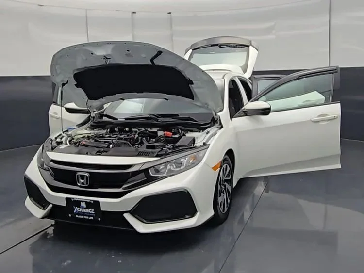 Used 2019  Honda LX Hatchback 4D image 25