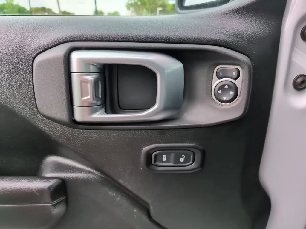 Certified Used 2020 White Jeep Unlimited Sport Altitude image 17
