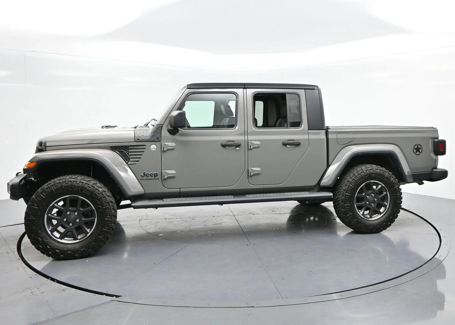 Used 2022 Sting-Gray Clearcoat Jeep Overland image 4