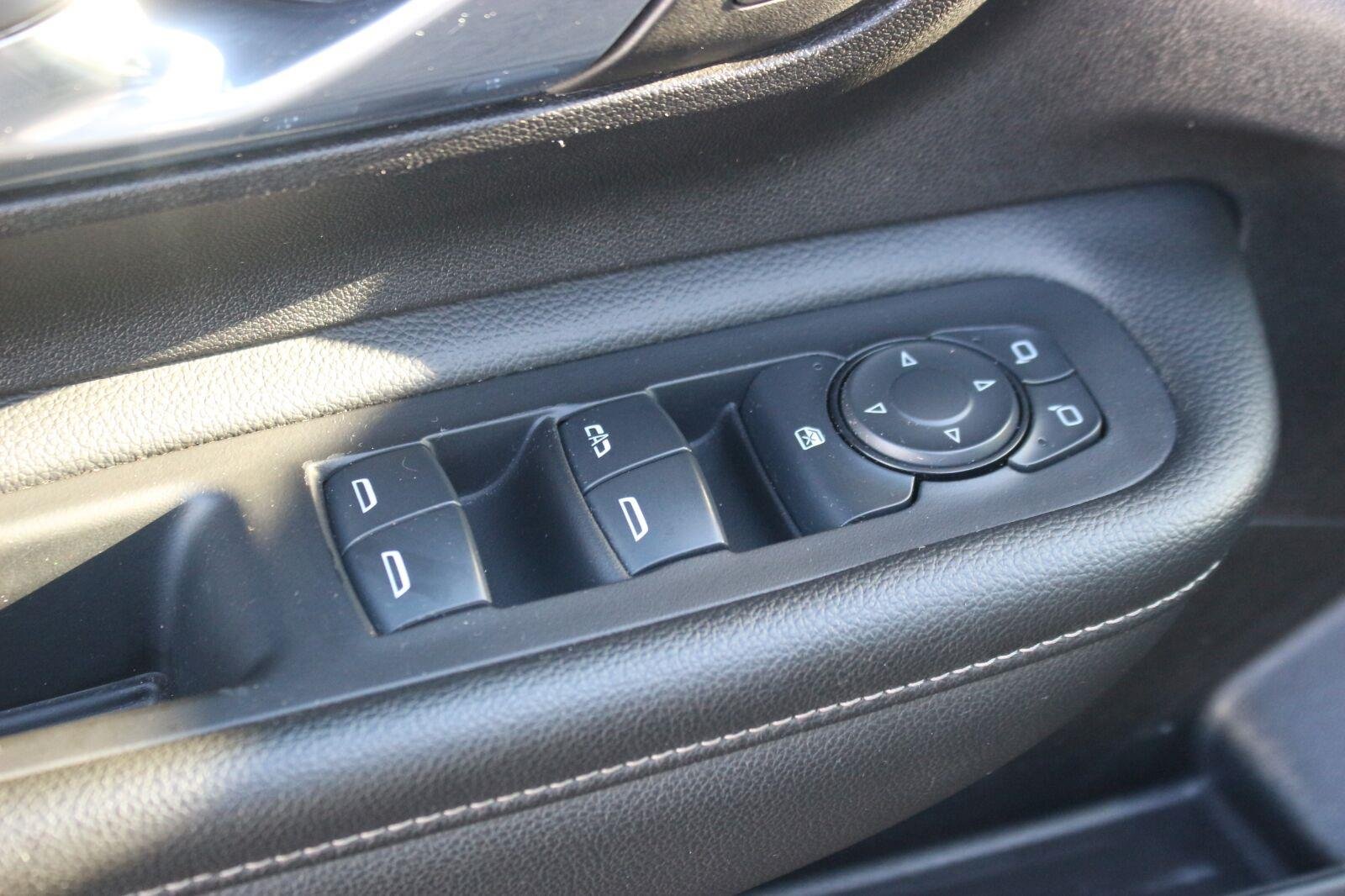 Used 2024 Sterling Metallic GMC SLE image 15