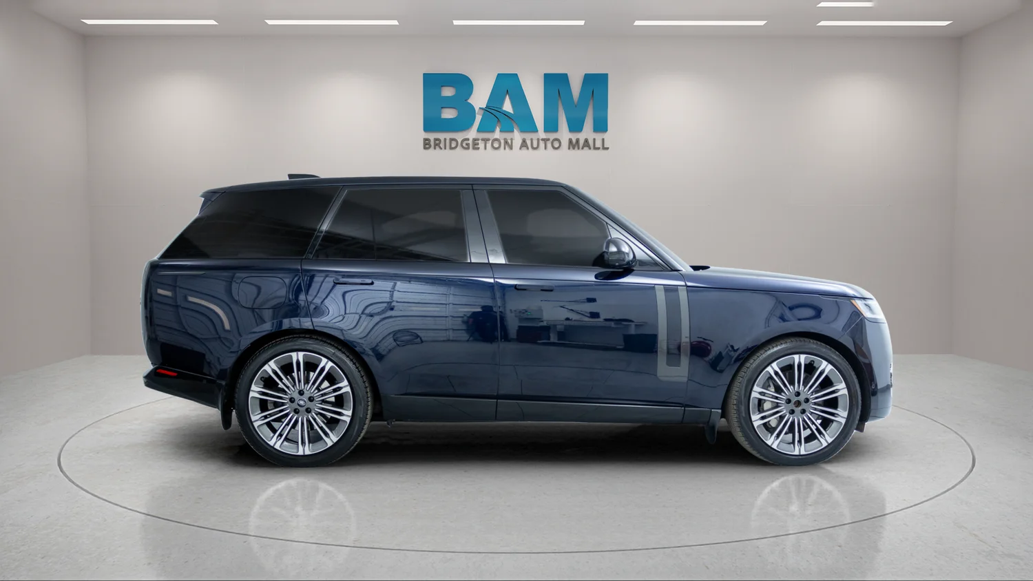 Used 2023 Blue Land Rover SE image 8