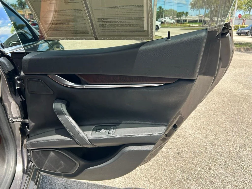 Used 2014 Gray Maserati Base image 32
