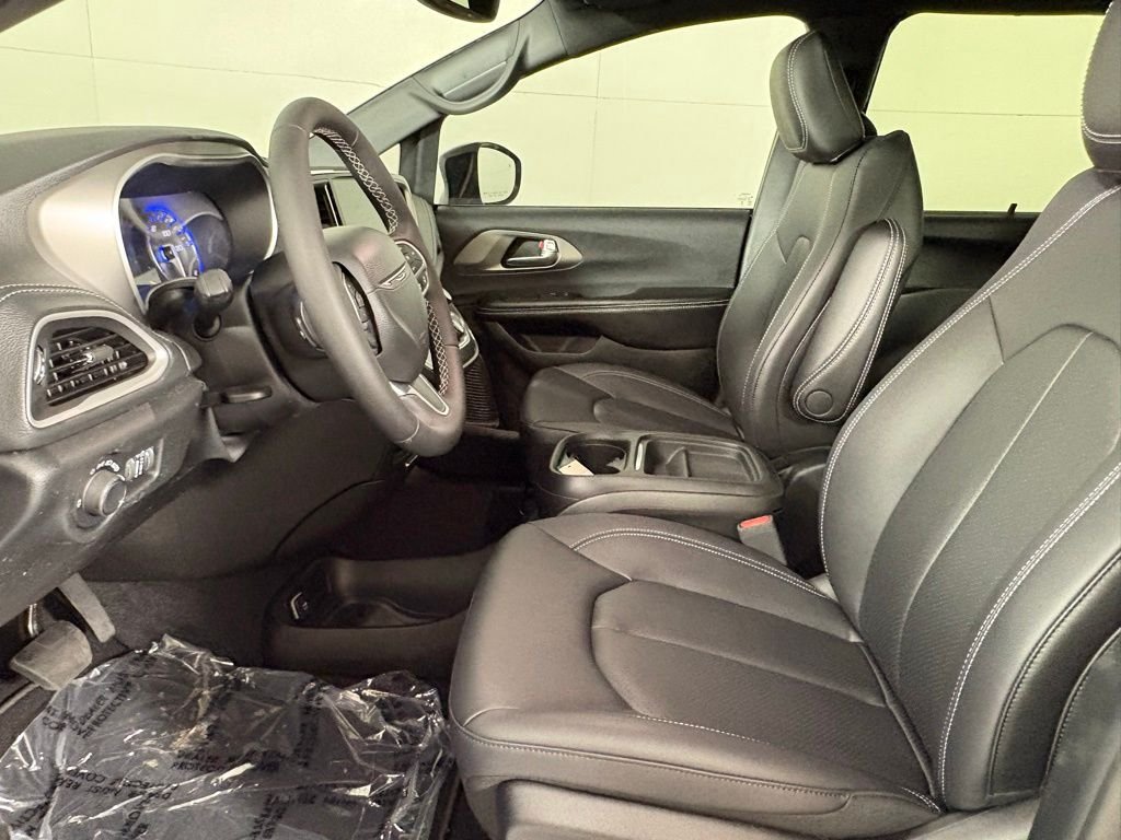 New 2027 Hydro Blue Pearl-Coat Exterior Paint Chrysler Select image 20
