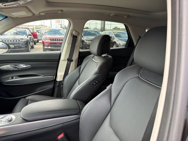 Used 2023 Black Genesis 2.5T image 11
