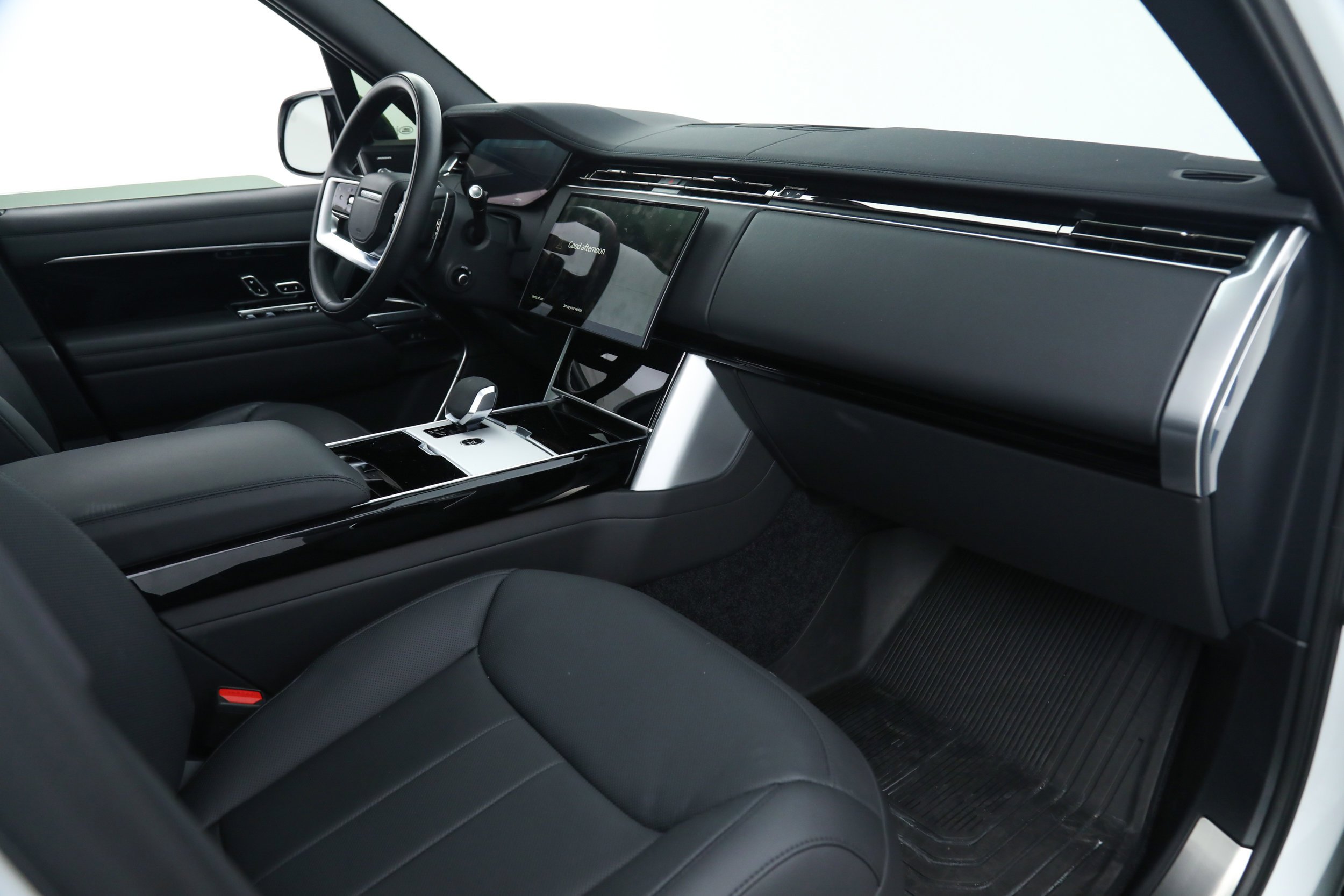 Used 2024 White Land Rover SE image 13