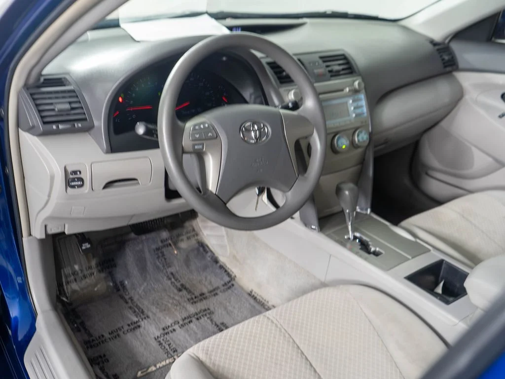 Used 2007 Blue Toyota LE image 13