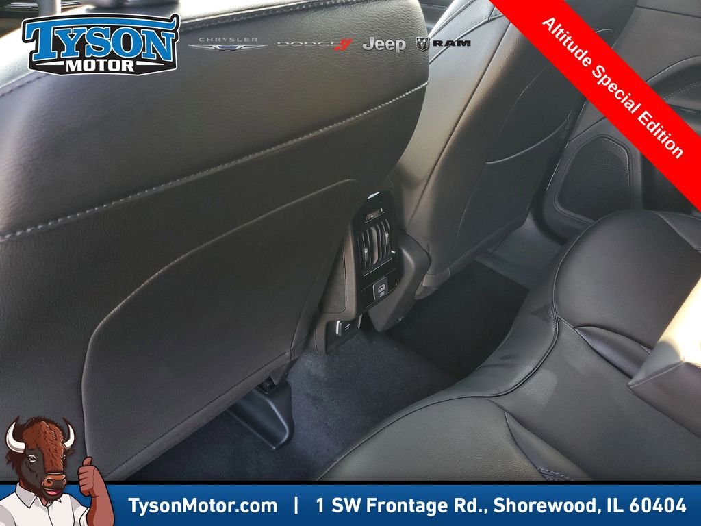 New 2026 Bright White Clearcoat Jeep Latitude image 8