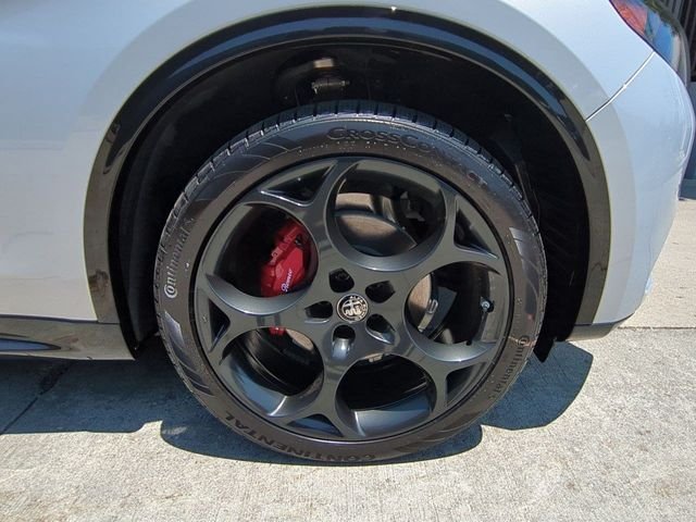 New 2026 Moonlight Gray Metallic Exterior Paint Alfa Romeo Veloce image 9