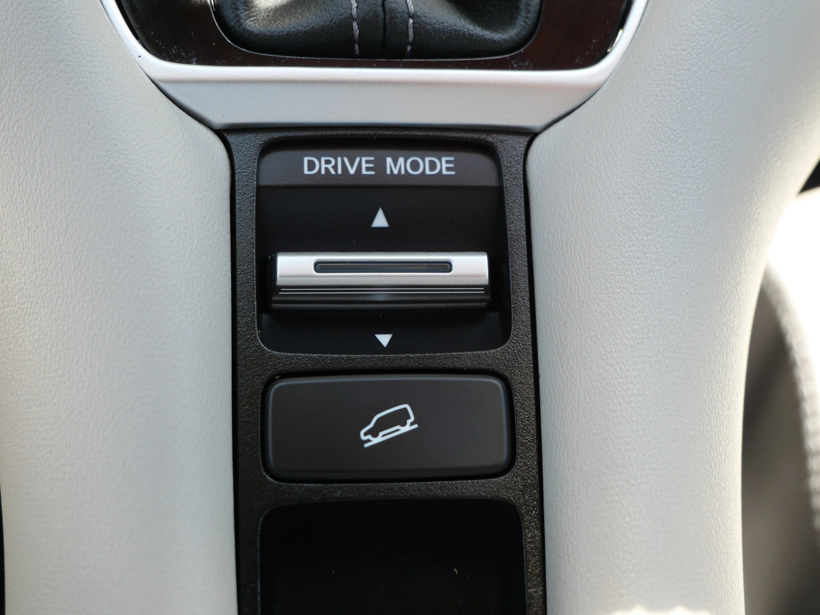 Used 2024 Platinum White Pearl Honda EX-L image 29